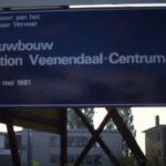 Bord van de bouw van station Veenendaal Centrum